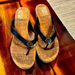 Tory Burch, platform, black, flip flop, gold logo, size 6